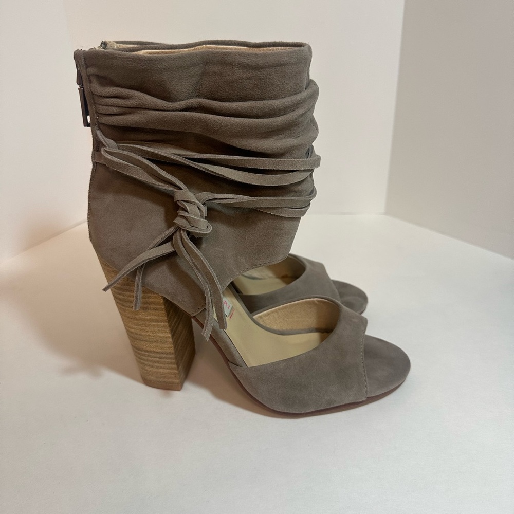 LEIGH 2 SUEDE GREY KRISTIN CAVALLARI HEEL